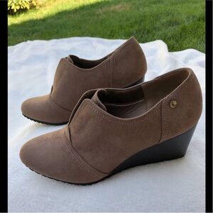 Life Stride Tan Ankle Booties